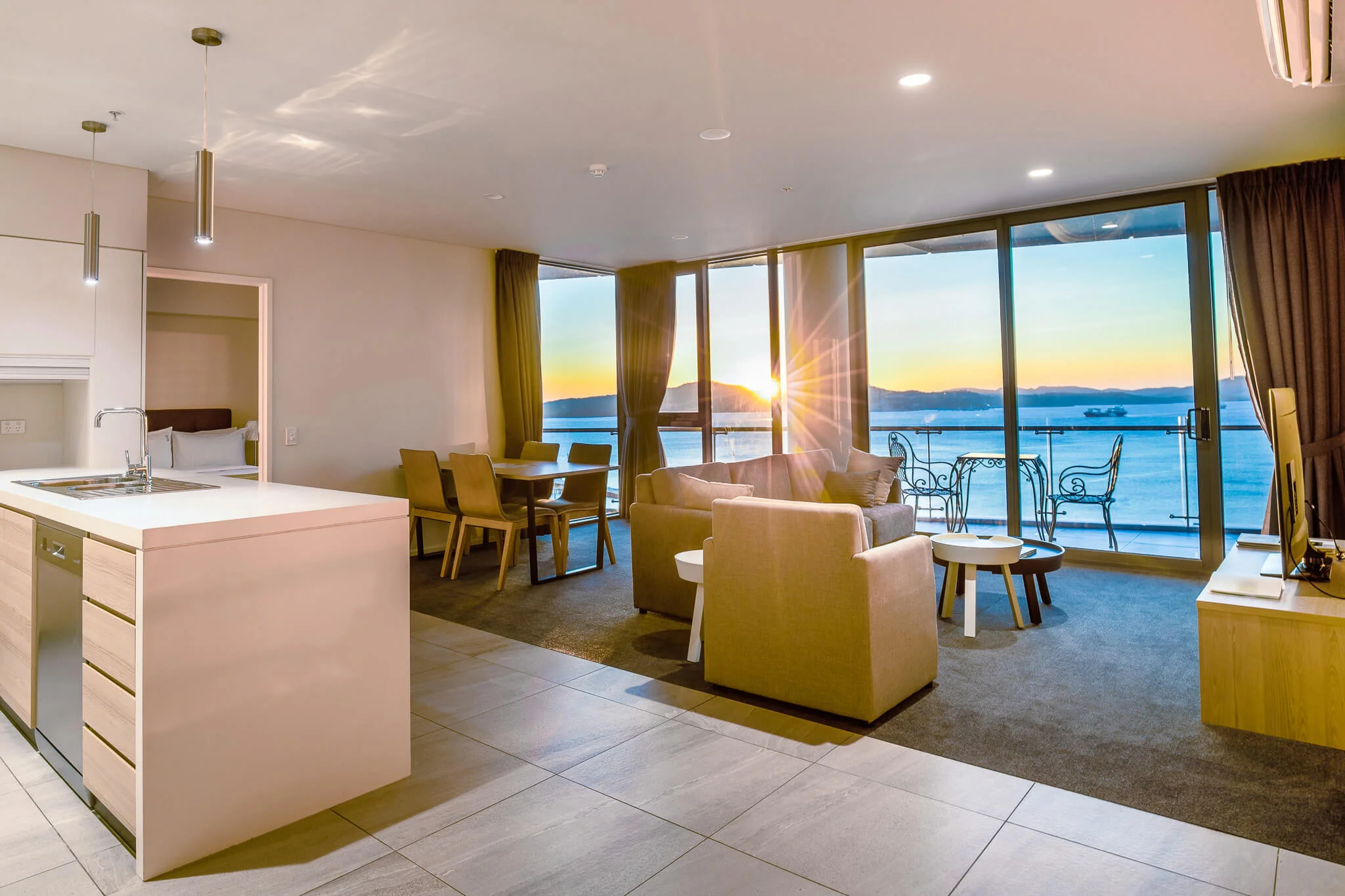https://nambawansuperplaza.colonygroup.co/wp-content/uploads/2023/11/NEW_Crowne_16_4x3.webp