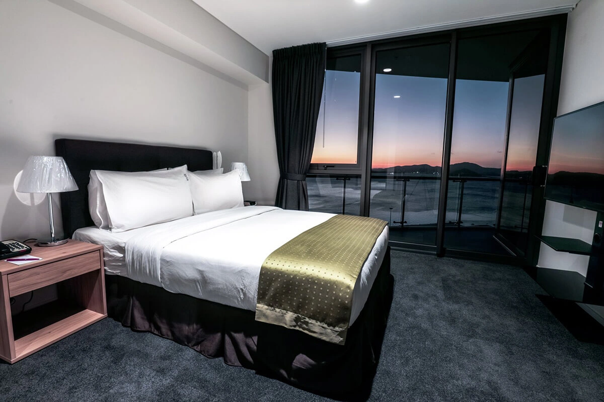 https://nambawansuperplaza.colonygroup.co/wp-content/uploads/2024/02/CPR-bedroom.webp